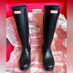 Hunter Original Tall Matte Black Boots Women’s Size 8. Worn ONCE. Box Included.